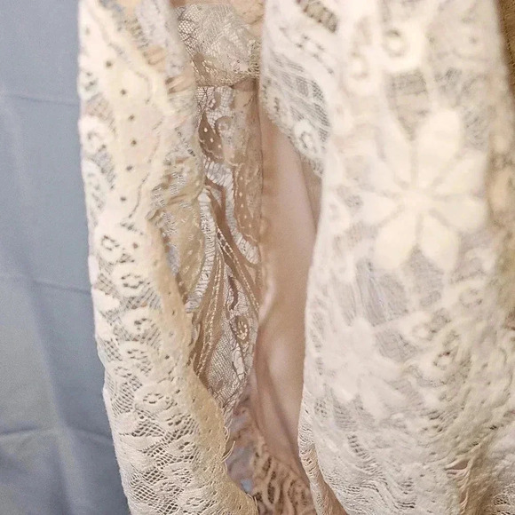 Beyond Vintage lace vneck peach blouse‎ - Picture 10 of 13